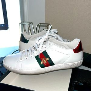 GUCCI Women’s Ace Sneaker with Bee